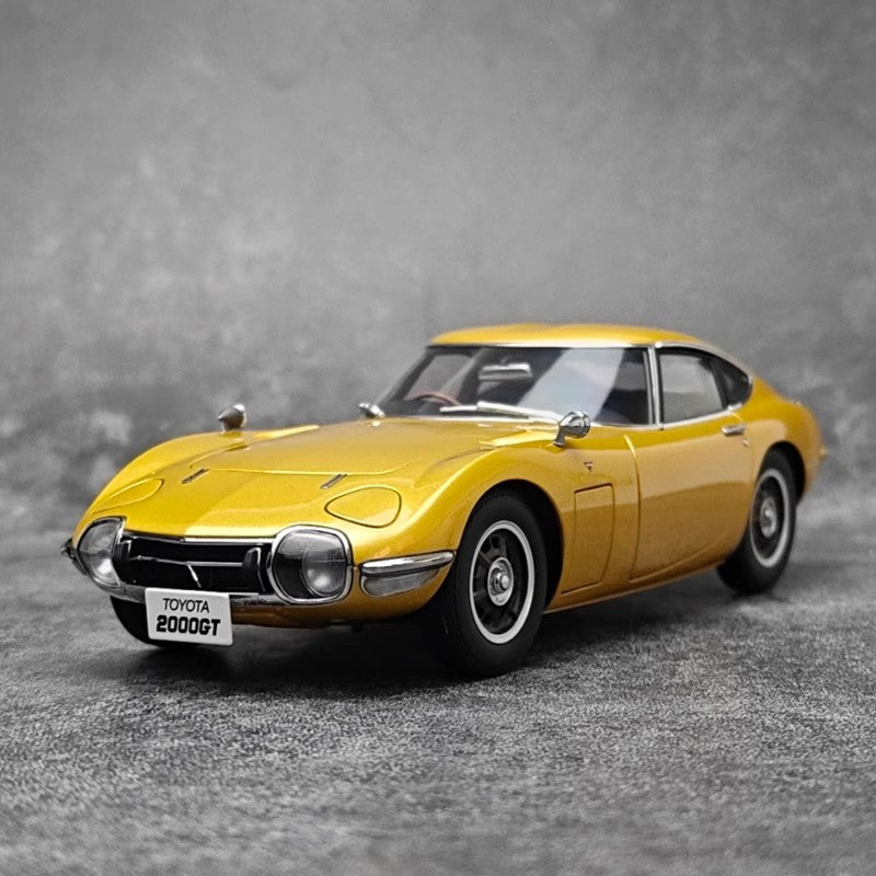 AUTOart 1:18 DeLorean-Inspired Gold Collectible Model (6-Door Opening, Flip-Up Lights, Interior Detail)(79549)