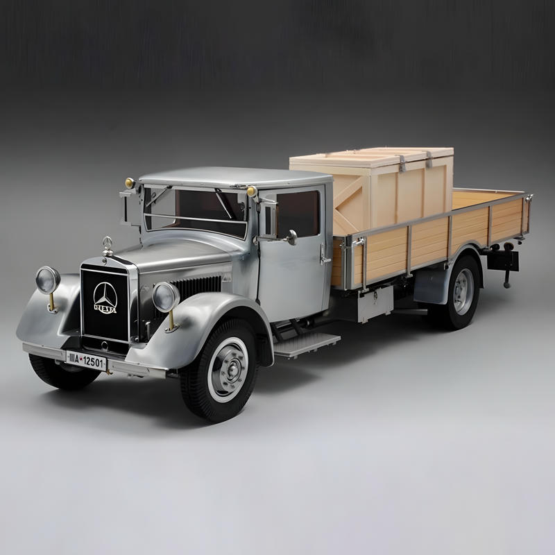 CMC 1:18 Mercedes-Benz LO 2750 Racing Car Transporter— Silver M-171