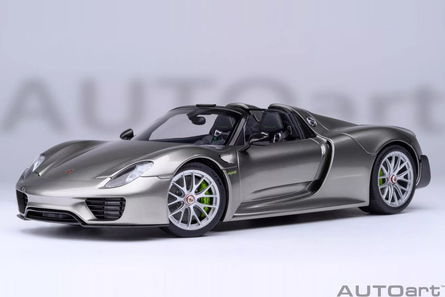 AUTOart Porsche 918 Spyder (2013) – 1:18 Scale Model Germany (Silver, Plug-in Hybrid Supercar Edition)(77922))