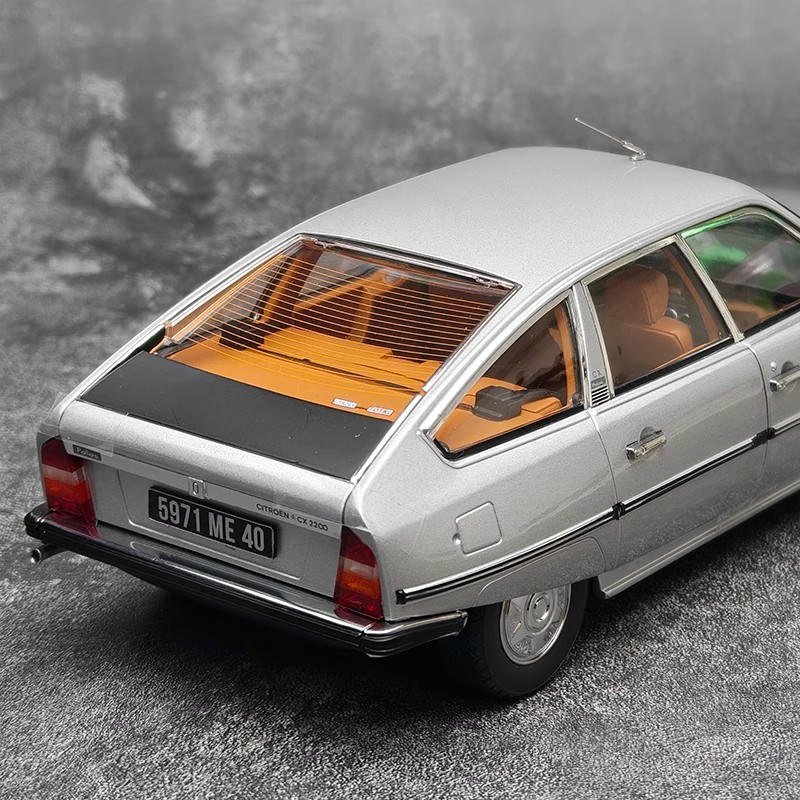 Norev 1:18 Citroën CX 2200 Pallas 1976 Diecast Model