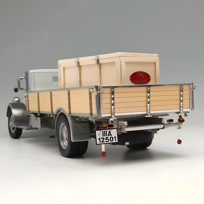 CMC 1:18 Mercedes-Benz LO 2750 Racing Car Transporter— Silver M-171