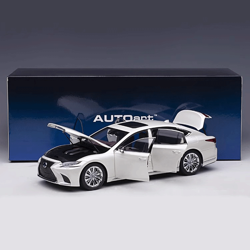AUTOart Lexus LC500 / LC500h – 1:18 Scale Model (Silver – Fully Functional Display Edition)(78868)(78866)