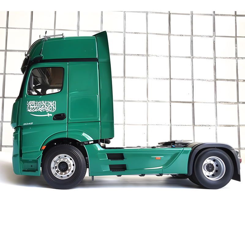 NZG 1:18 Mercedes-Benz Actros GigaSpace 4×2 Middle East Green Diecast Model