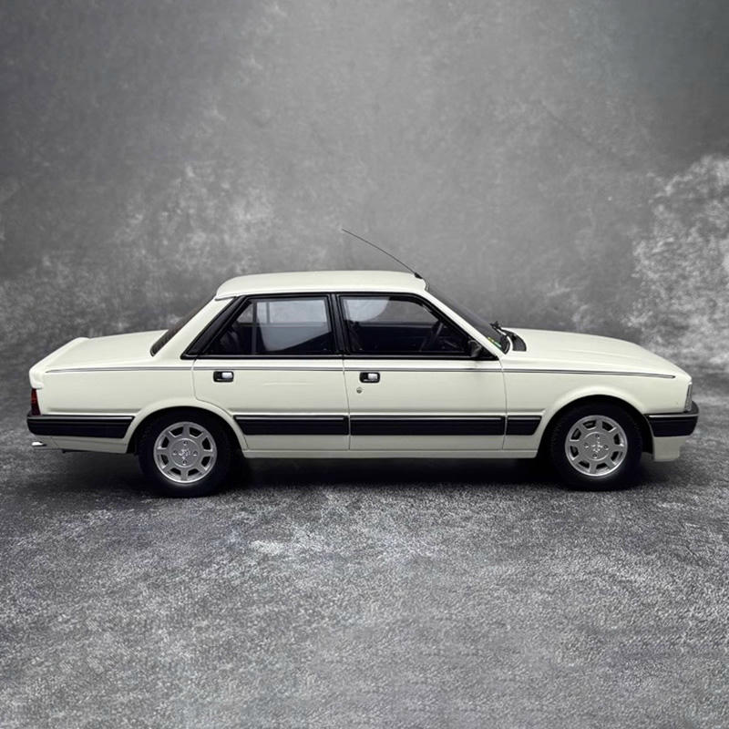 OTTO 1:18 Peugeot 505 V6 Blanc Meije 1989 Resin Model