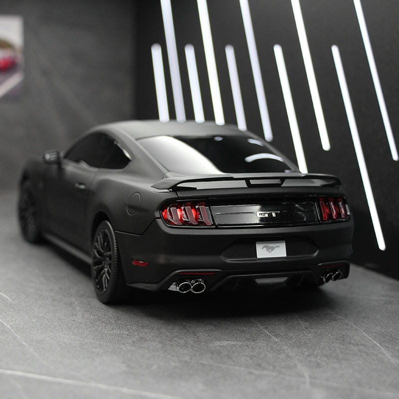 Ford Mustang 1:18 Alloy Model Car – Matte Black & Orange