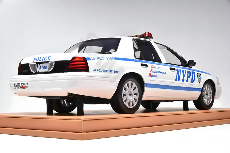 Vehicle Art 1/18 Ford Crown Victoria Resin Car Model