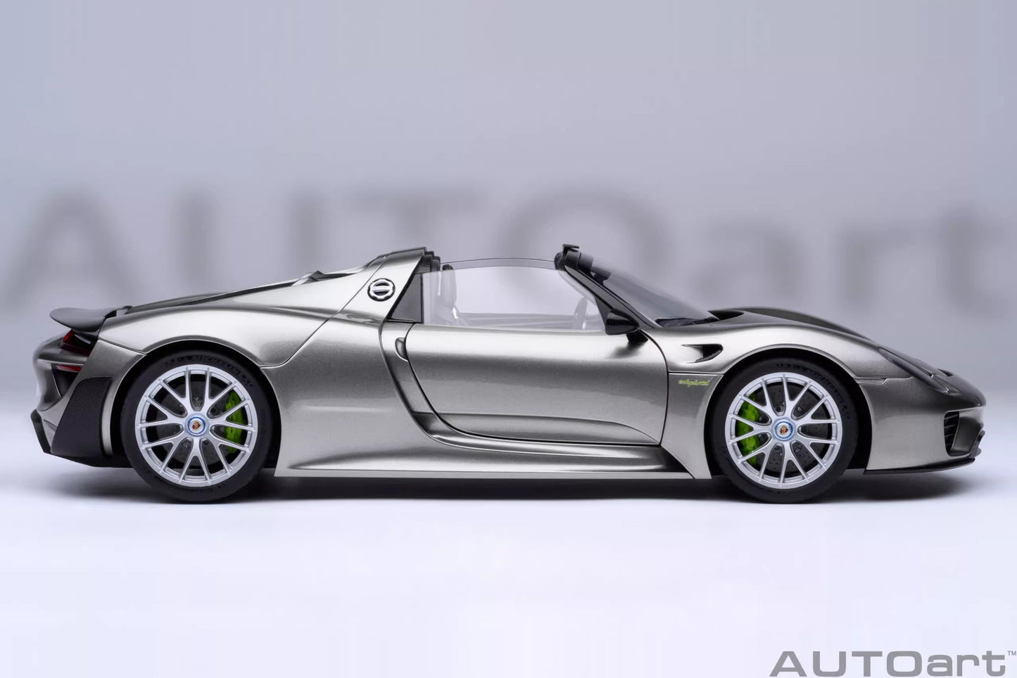 AUTOart Porsche 918 Spyder (2013) – 1:18 Scale Model Germany (Silver, Plug-in Hybrid Supercar Edition)(77922))