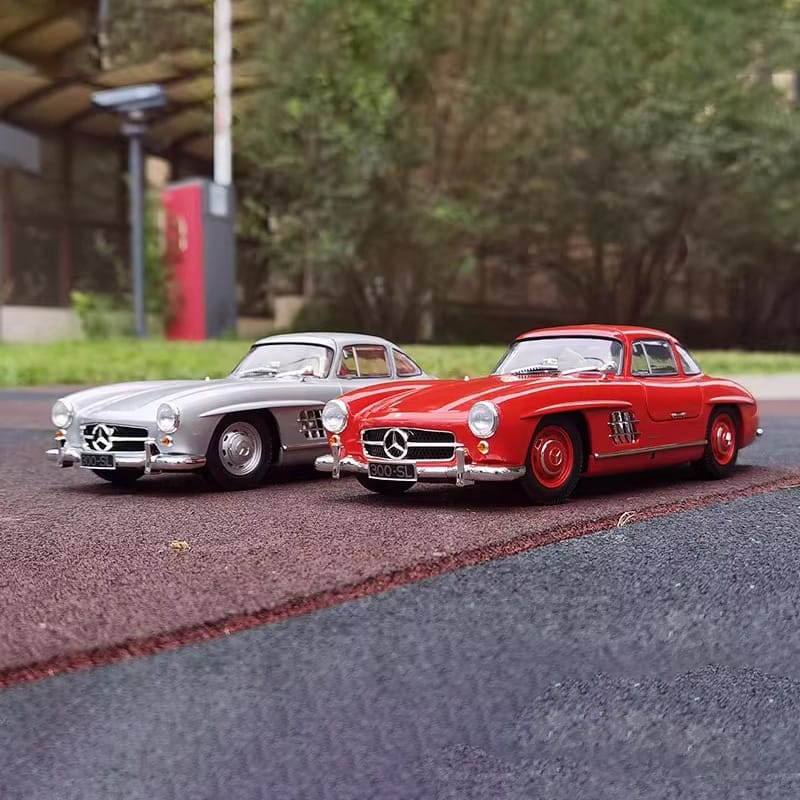 1/18 メルセデスベンツ 300 SL (W198) レッド 1/18 Schuco Mercedes-Benz 300 SL Coupe (W198) (Red) Diecast Car