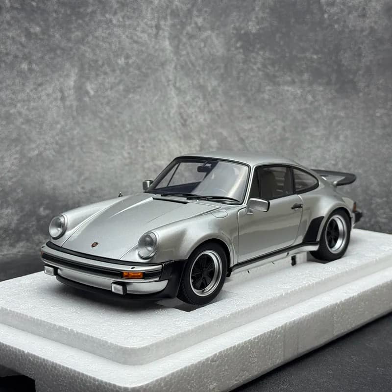 オートアート1/18 ポルシェ911（930）ターボ3.0シルバー AUTOart 1:18 Porsche 911 (930) Turbo 3.0 Diecast Model Car – YX