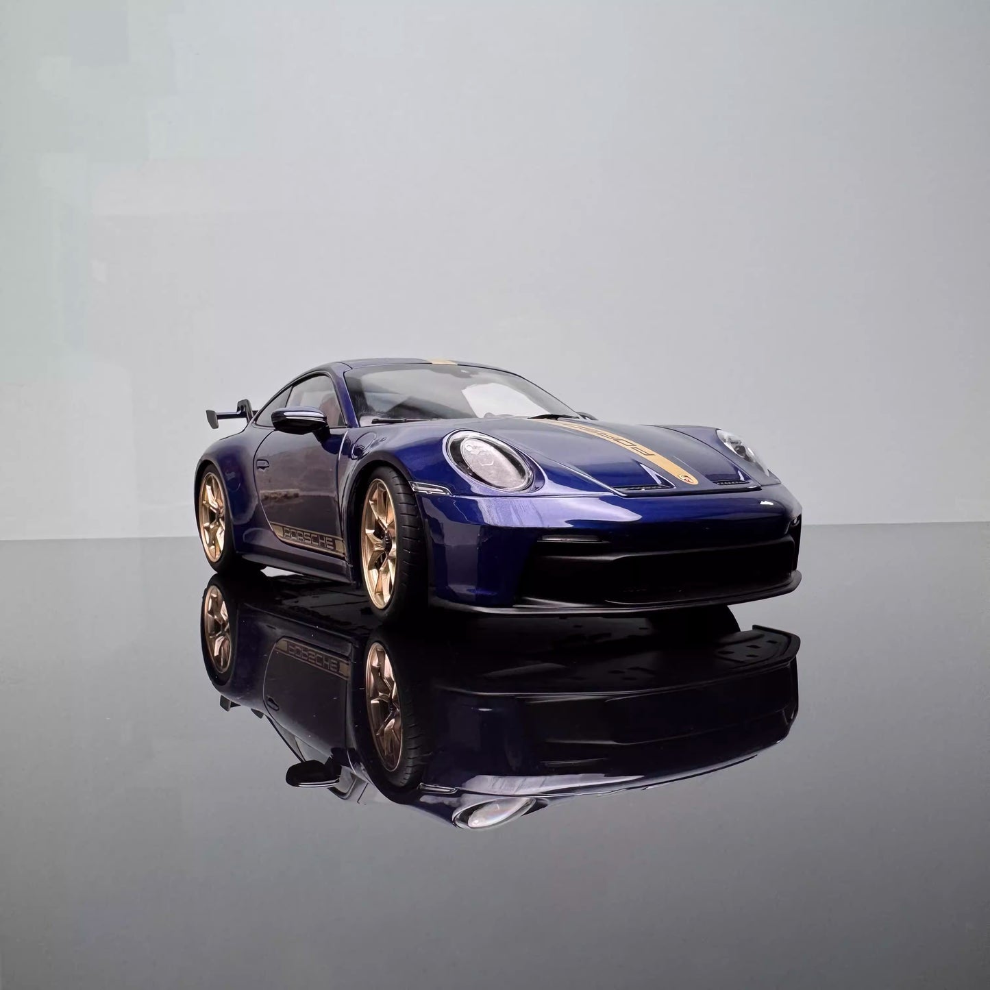 Norev Porsche 911 (992) GT3 2021 1:18 Diecast Model Car