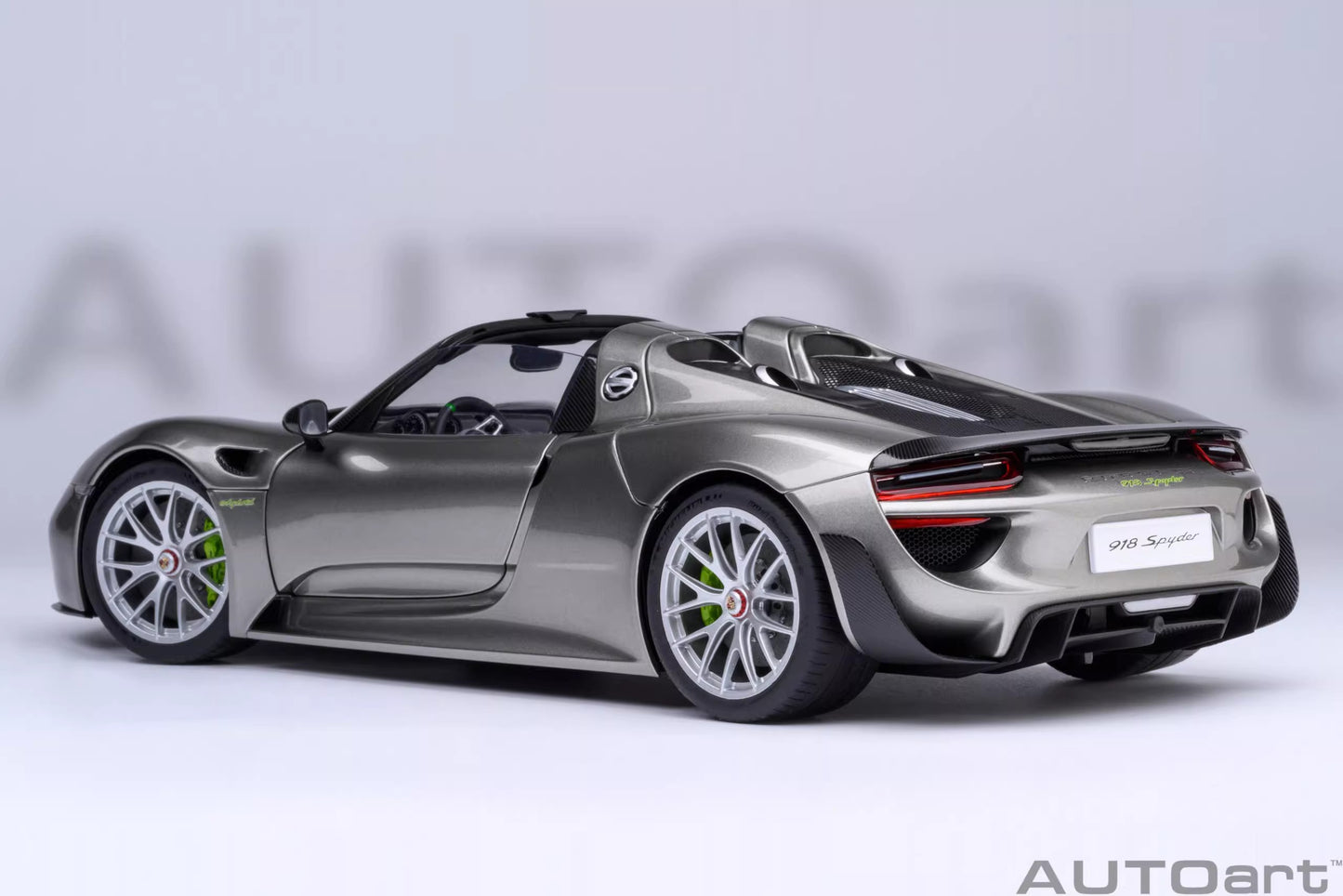 AUTOart Porsche 918 Spyder (2013) – 1:18 Scale Model Germany (Silver, Plug-in Hybrid Supercar Edition)(77922))