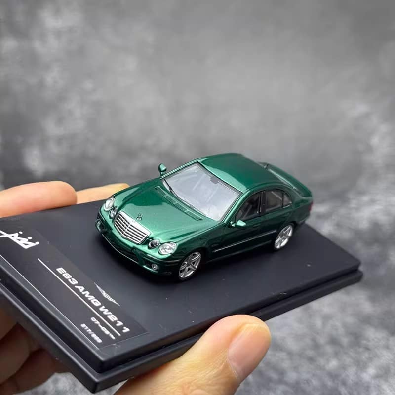 KING Model 1:64 Mercedes-Benz E63 AMG W211 “Four-Eye” Alloy