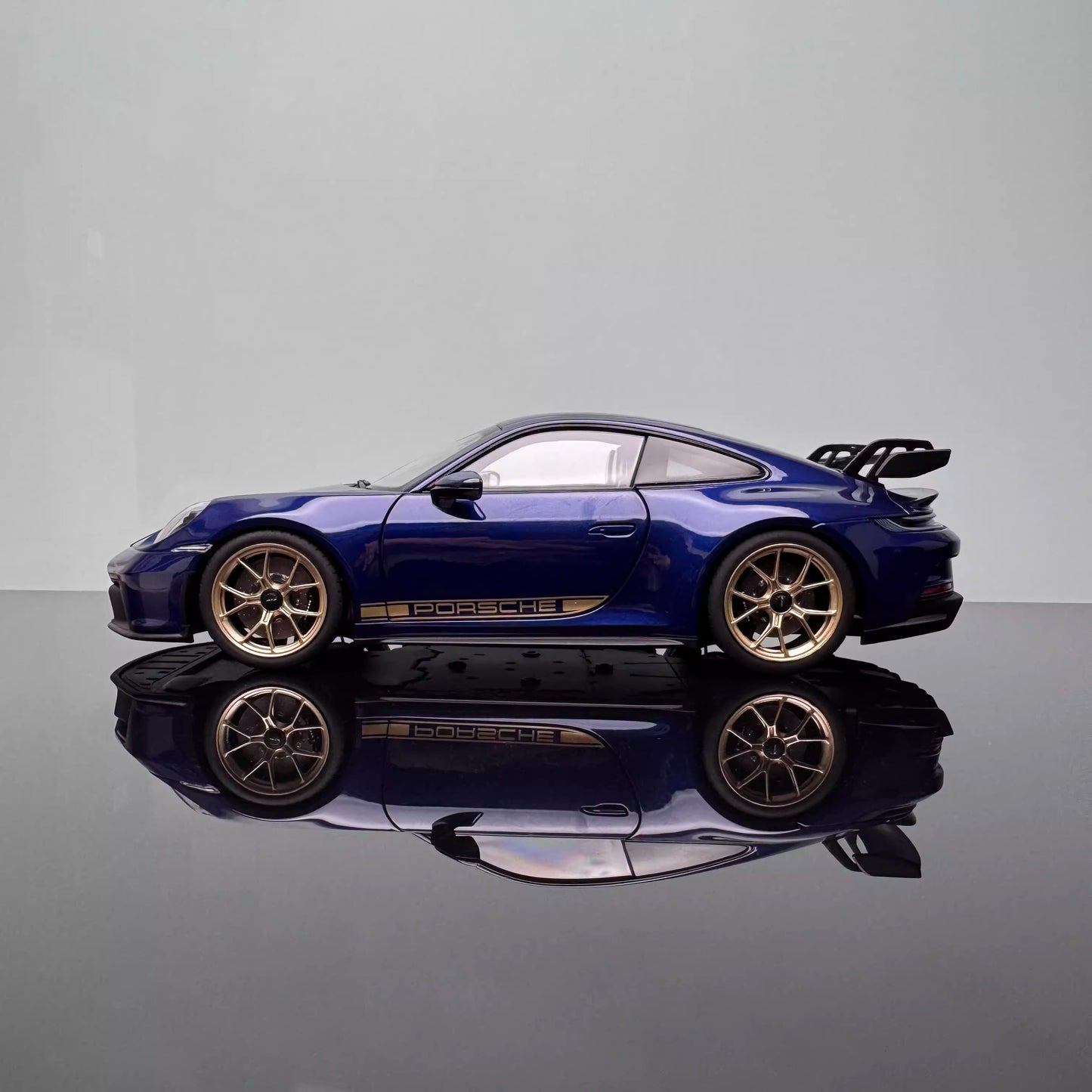 Norev Porsche 911 (992) GT3 2021 1:18 Diecast Model Car