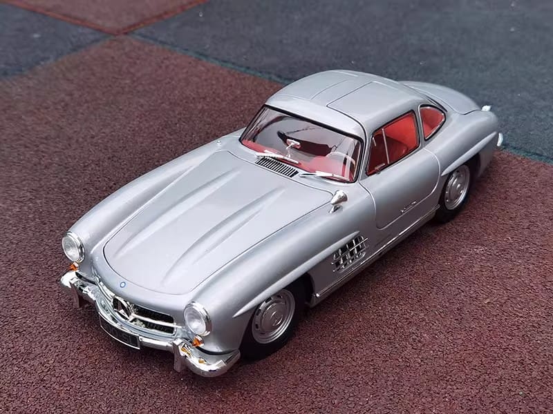 Minichamps 1:18 Mercedes-Benz 300SL W198 1954 “Gullwing” Diecast Model Car