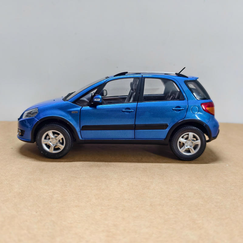 Original 1:18 Suzuki SX4 Diecast Car Model