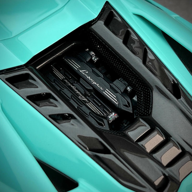 MR 1:18 Lamborghini Revuelto Resin Model – Christmas Edition