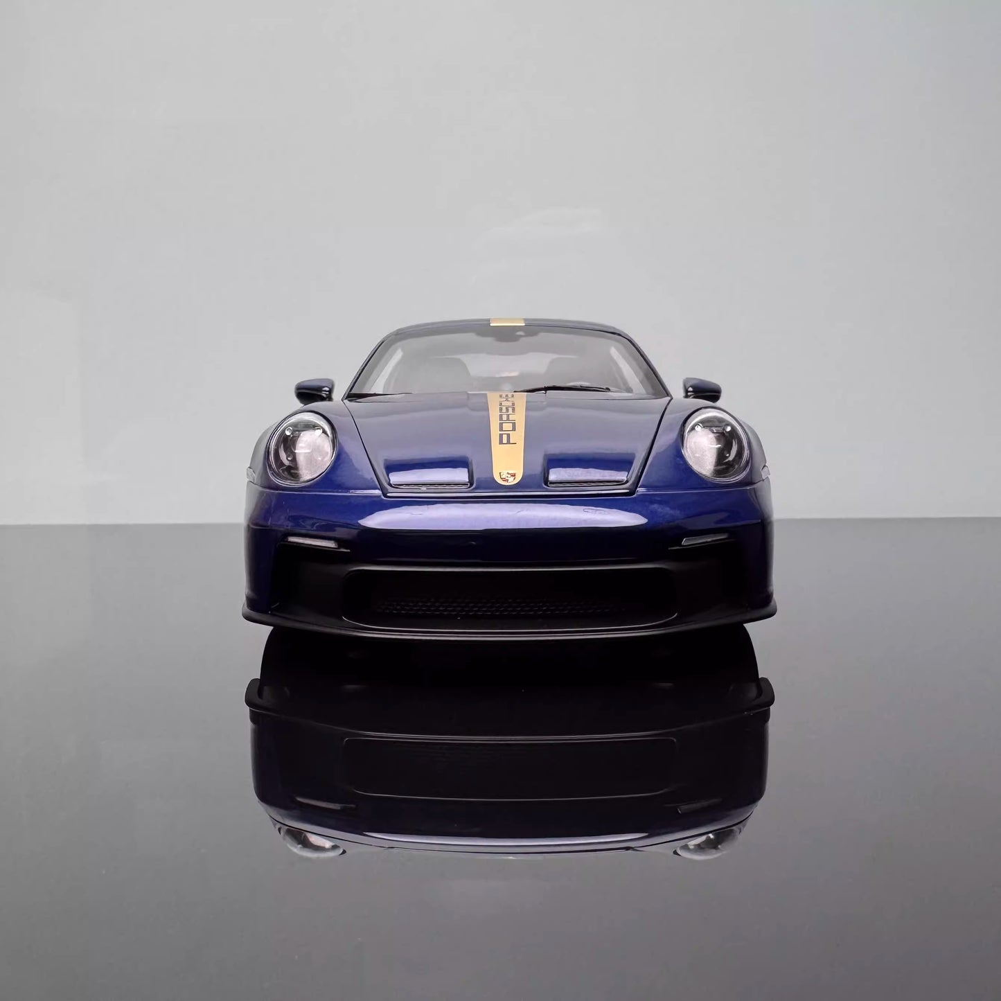 Norev Porsche 911 (992) GT3 2021 1:18 Diecast Model Car