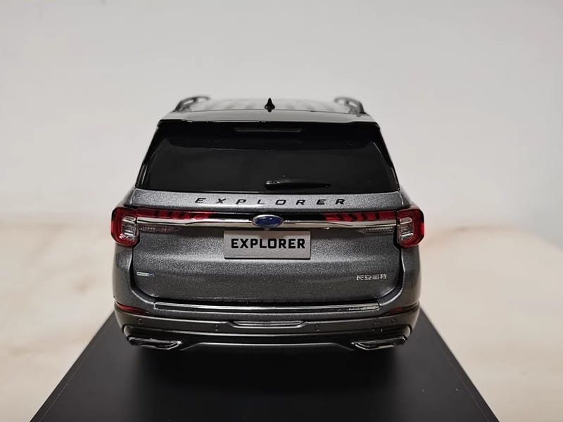 Changan Ford Explorer 2023 1:18 Alloy Die-Cast Model (Gray – Full Function Display Edition)