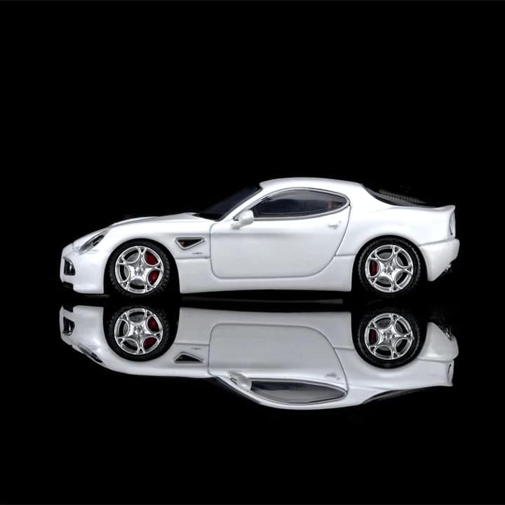 MOTORHELIX MH 1:64 Alfa Romeo 8C Competizione 2008 Diecast Model