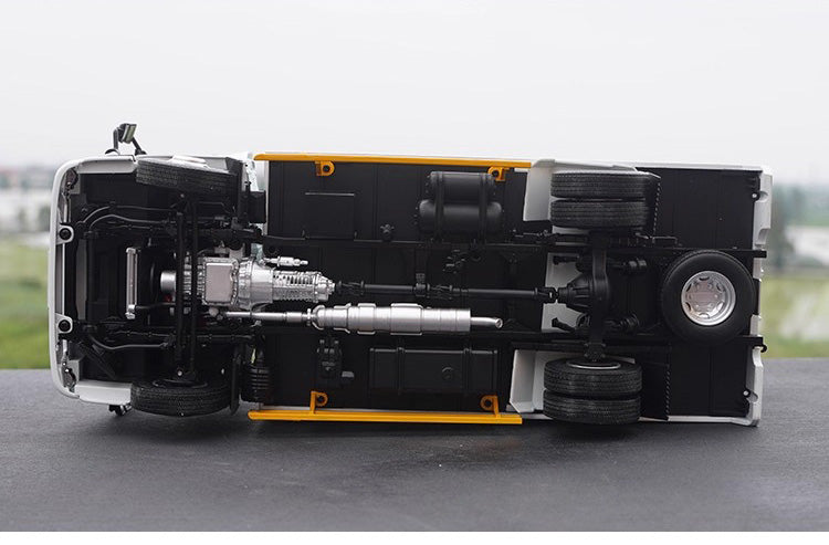 Original 1:18 Isuzu ES Diecast Model Car