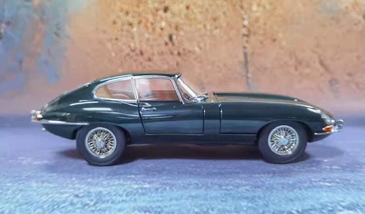 Jaguar E-Type 60th Anniversary 1:18 Die-Cast Alloy Model (Classic Sealed Box Edition)