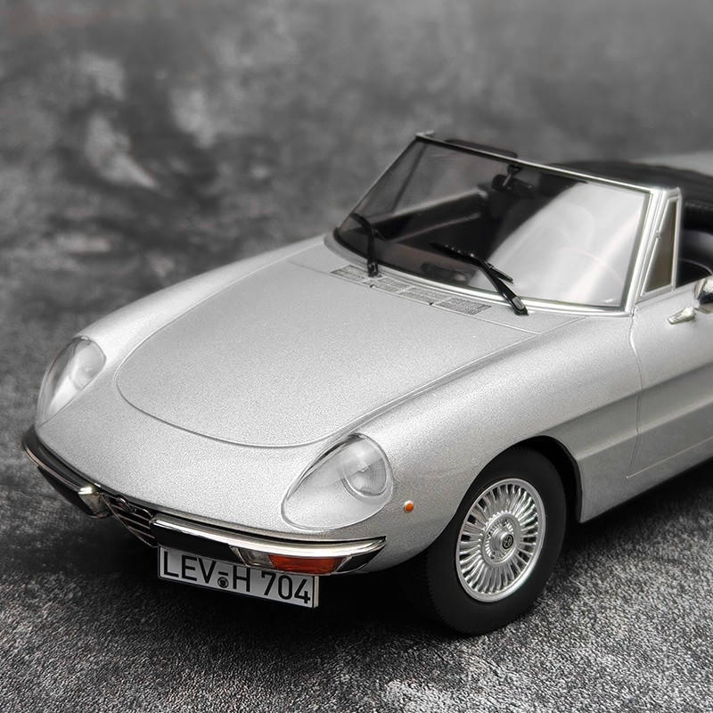 Norev 1:18 Alfa Romeo 2000 Spider 1978 Silver Sealed Diecast Car