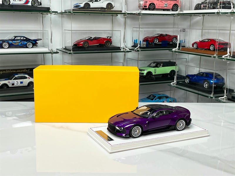 RUNNER 1:18 Aston Martin Valour Resin Model Car
