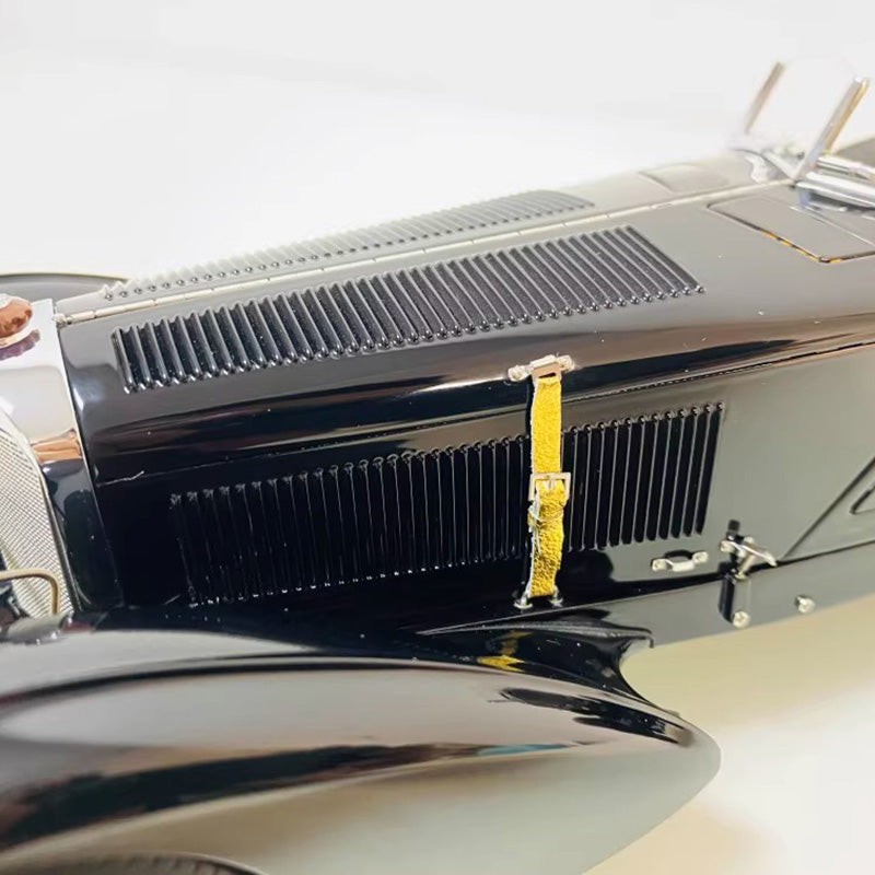 CMC Mercedes-Benz SSK Gift Set 1:18 Diecast Model