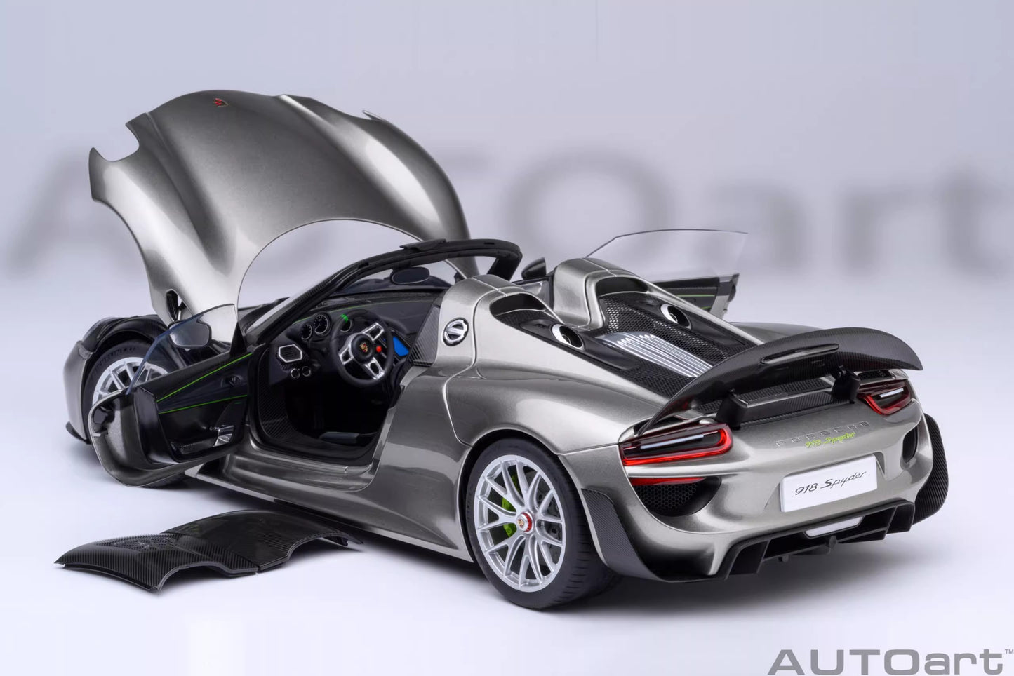 AUTOart Porsche 918 Spyder (2013) – 1:18 Scale Model Germany (Silver, Plug-in Hybrid Supercar Edition)(77922))