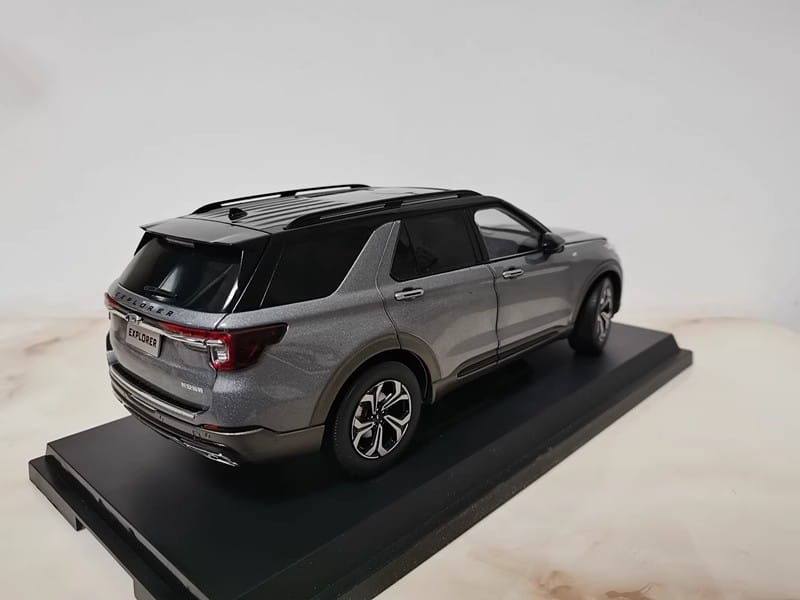 Changan Ford Explorer 2023 1:18 Alloy Die-Cast Model (Gray – Full Function Display Edition)
