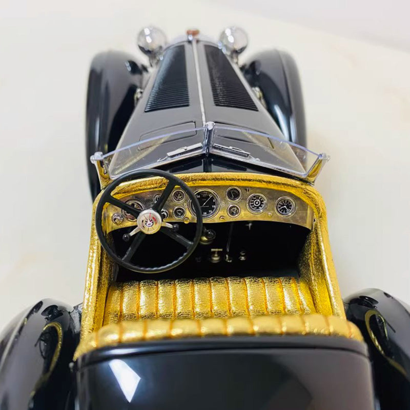 CMC Mercedes-Benz SSK Gift Set 1:18 Diecast Model