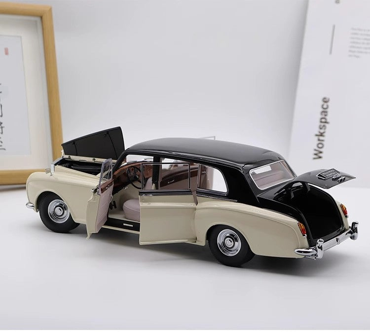 Rolls-Royce Phantom V 1:18 Diecast Model by Kyosho (Luxury Classic Edition – Full Open Display)