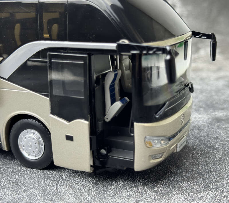 Xiamen Golden Travel Kaige 1/38 Bus Model