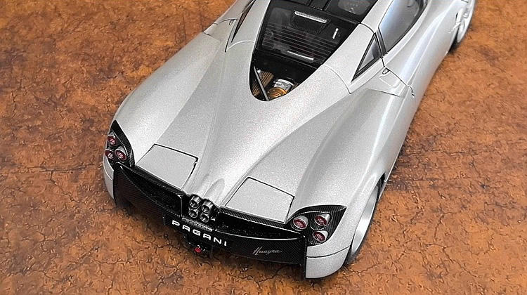 AUTOart Pagani Huayra 1:18 Diecast Car