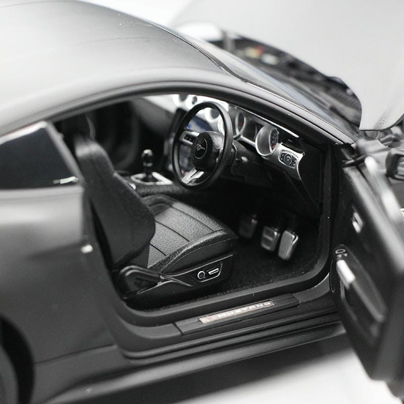 Ford Mustang 1:18 Alloy Model Car – Matte Black & Orange