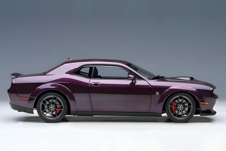 Autoart 1/18 Dodge Challenger R/T wide body Purple diecast car model