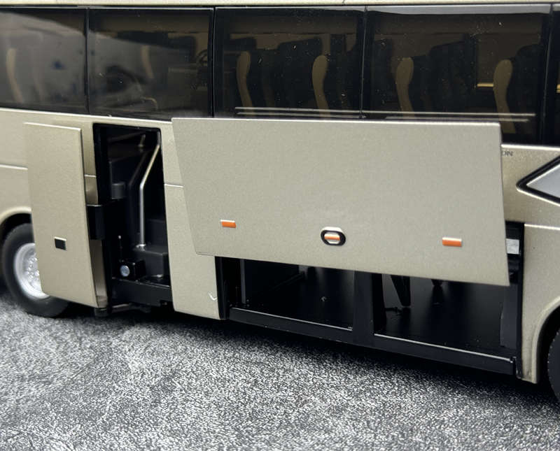 Xiamen Golden Travel Kaige 1/38 Bus Model