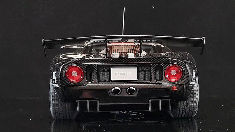 AUTOart 1:18 2005 Ford GT LM Spec II Diecast Car
