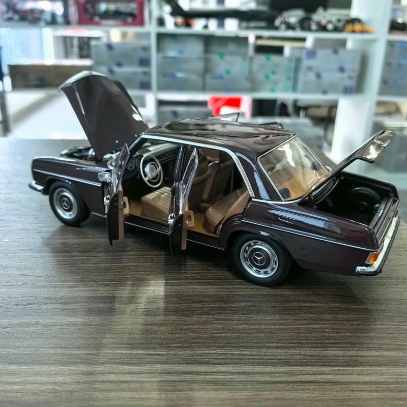 Norev Mercedes-Benz 200 (1968) 1:18 Diecast Model Car