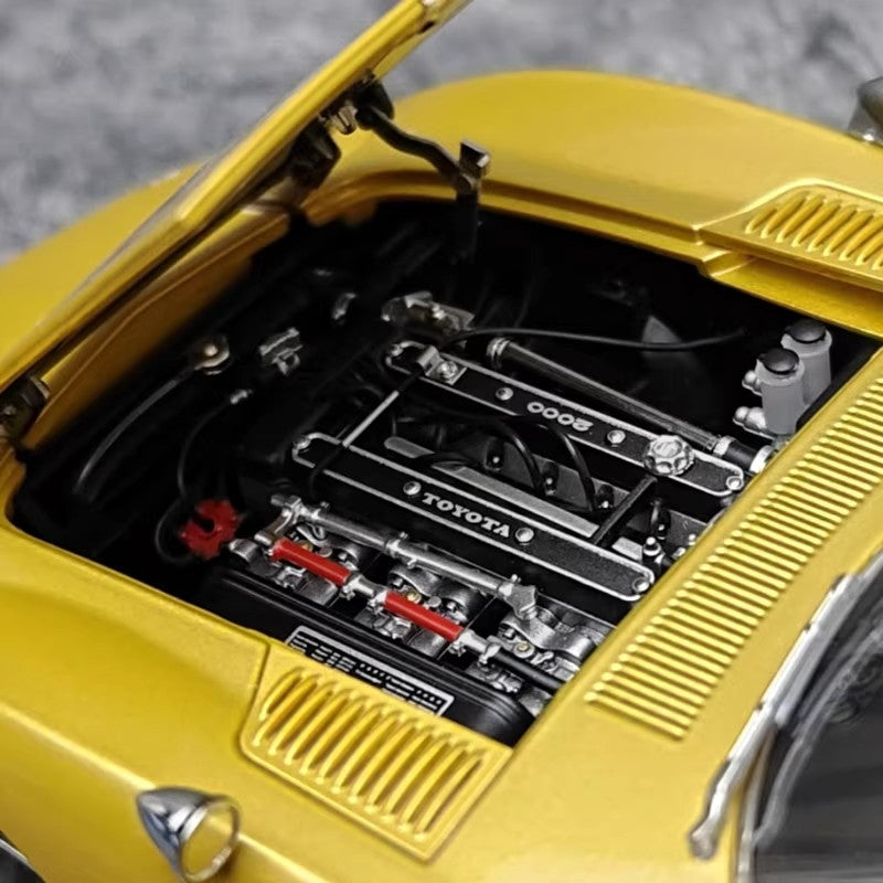 AUTOart 1:18 DeLorean-Inspired Gold Collectible Model (6-Door Opening, Flip-Up Lights, Interior Detail)(79549)