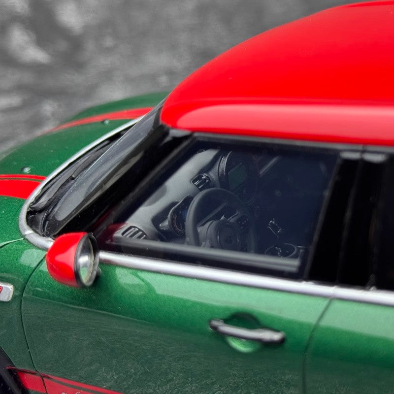 OTTO 1:18 MINI Clubman (F54) JCW 2021 – Melting Silver