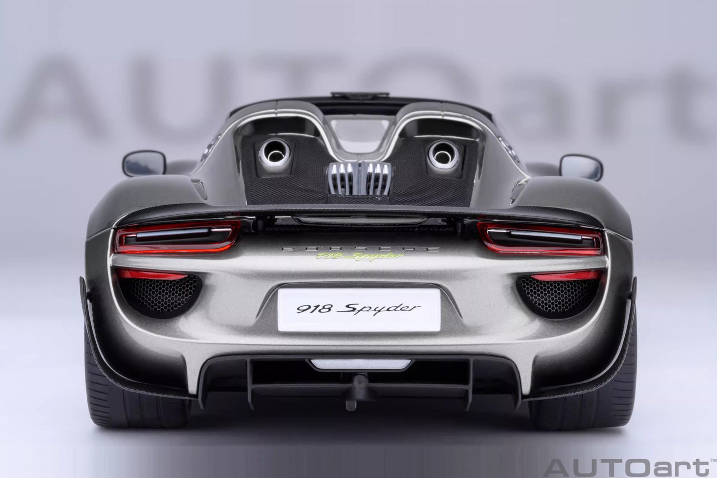AUTOart Porsche 918 Spyder (2013) – 1:18 Scale Model Germany (Silver, Plug-in Hybrid Supercar Edition)(77922))