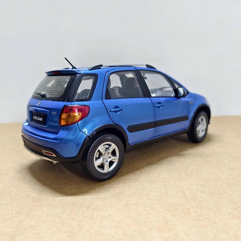 Original 1:18 Suzuki SX4 Diecast Car Model