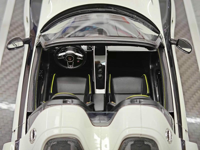 YY Model Porsche 918 Spyder 1:18 Resin Model Car