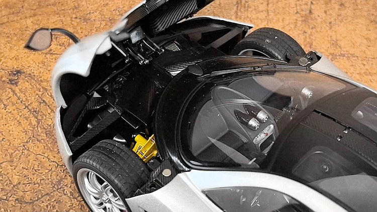 AUTOart Pagani Huayra 1:18 Diecast Car