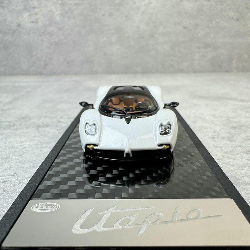 LCD 1:64 Pagani Utopia