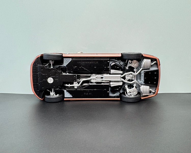 FAW Hongqi H9 1:18 Die-Cast Alloy Model with Solid Wood Base