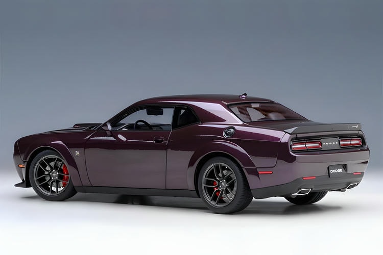 Autoart 1/18 Dodge Challenger R/T wide body Purple diecast car model