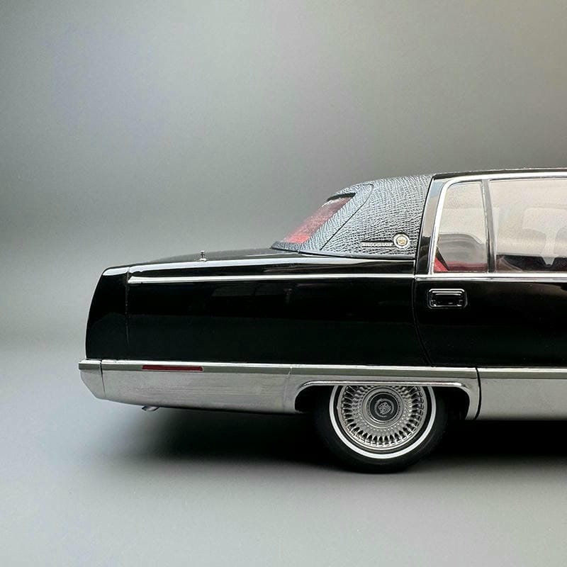Xiaoguang 1:18 Cadillac Wood Die-Cast Model Car