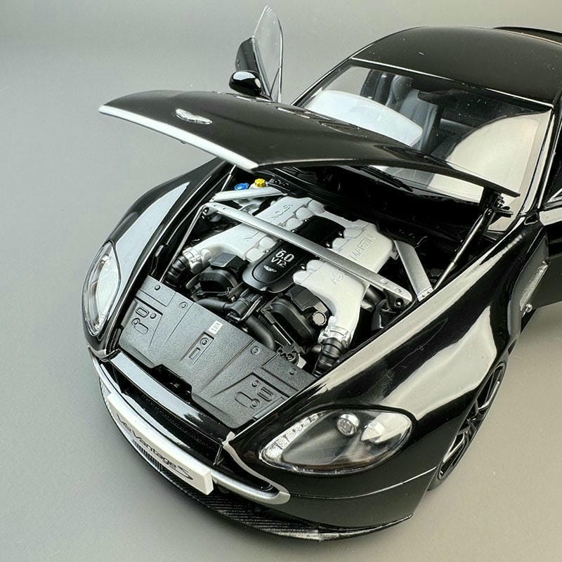 AUTOart 1:18 Aston Martin V12 Vantage S – Diecast Alloy Model